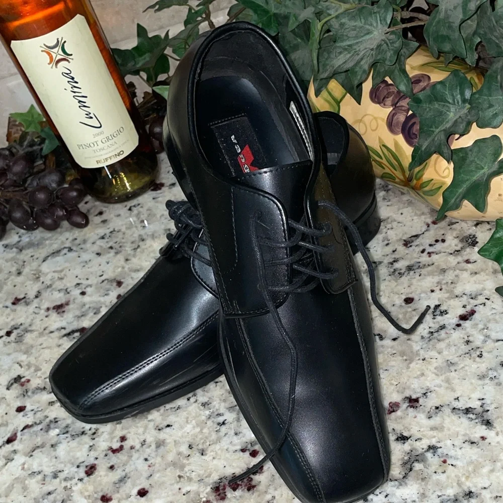 VANGELO Size 9.5 Classic Black Men's Dress Shoes Tie ups Worn 1X to the Prom